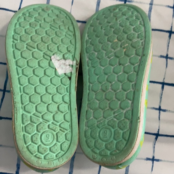 Cat & Jack slip on shoes - Picture 4 of 4